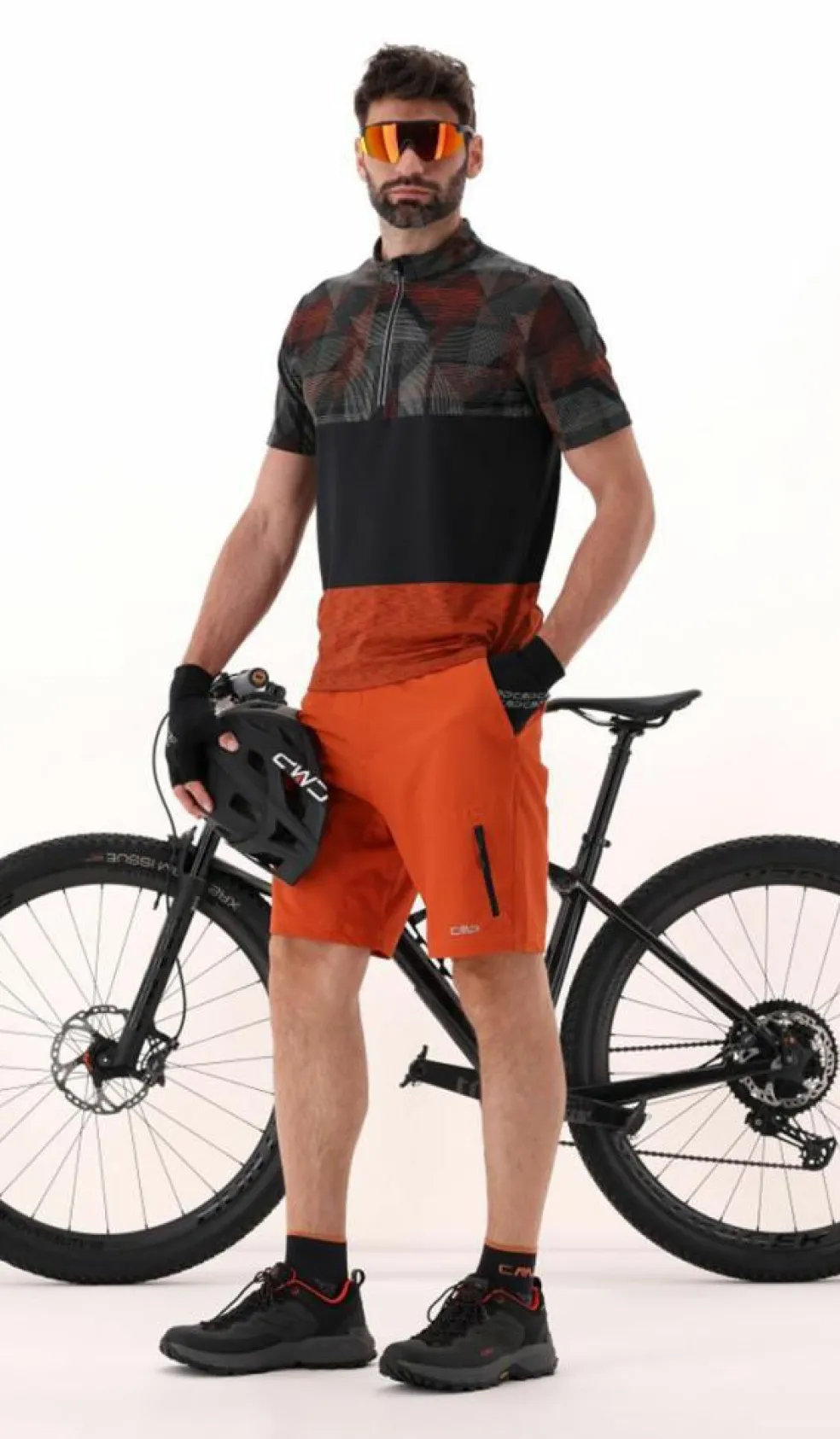 Bermuda con pantaloncino interno staccabile con fondello bike